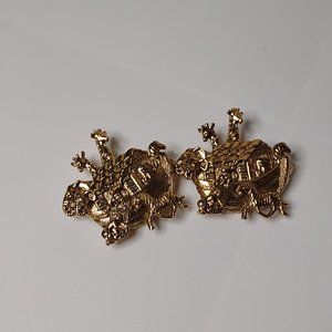 Set Of 2 Gold Tone Noah's Ark Brooches